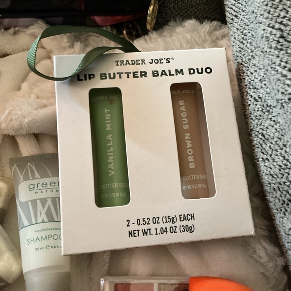 Travel Toiletry and Makeup Set - Picture 11 of 11